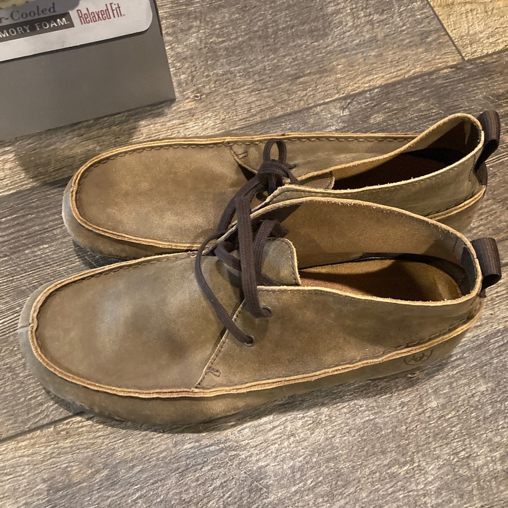 Mens Ariat shoes size 10